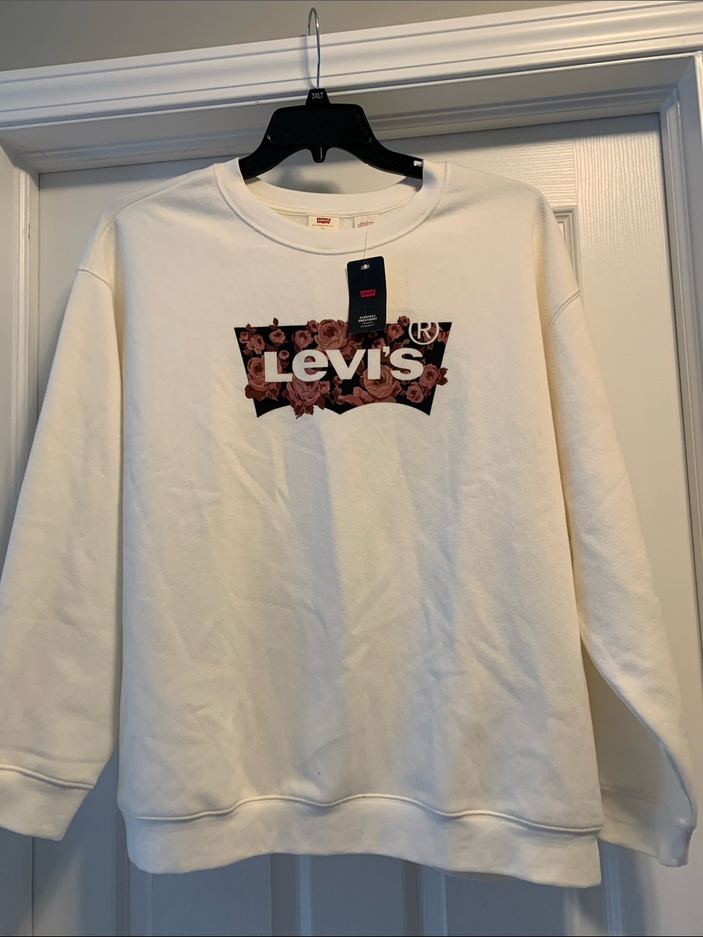 Levi's White Crewneck Sweatshirt with Floral Batwing Logo